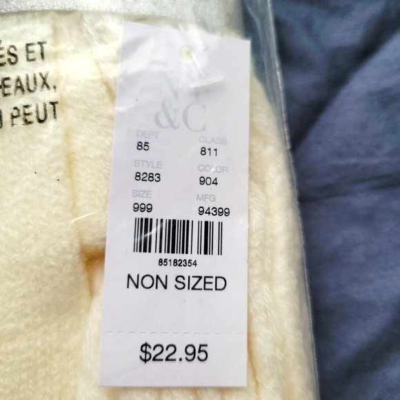 Nordstrom Rack Hat & Gloves Set - Picture 4 of 5